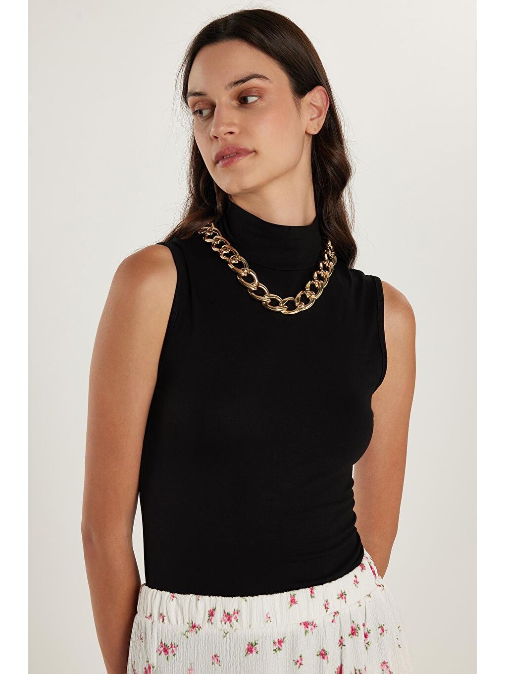 Karışık Kadın 4'Lü Paket Siyah-Haki-Bej-Beyaz Regular Fit Viskon Kumaş Balıkçı Yaka Sıfır Kol Bluz-1