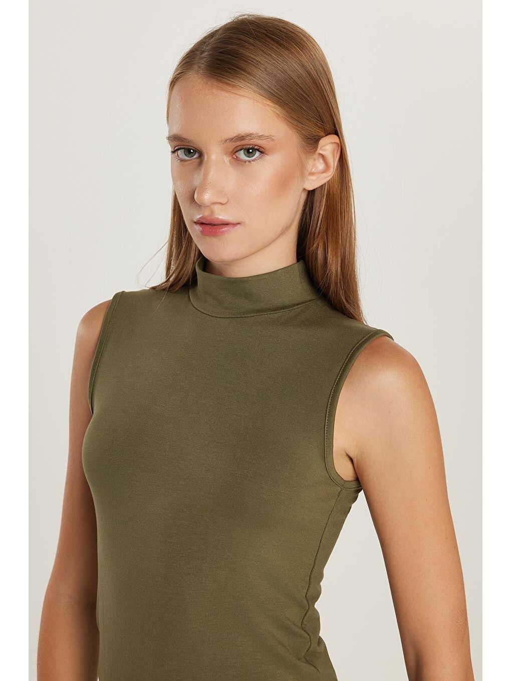 Karışık Kadın 4'Lü Paket Siyah-Haki-Bej-Beyaz Regular Fit Viskon Kumaş Balıkçı Yaka Sıfır Kol Bluz-2