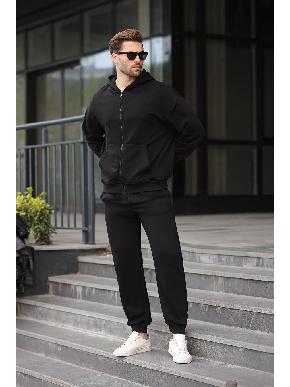 Siyah Kap&#252;şonlu Fermuarlı Basic Erkek Eşofman Takımı E7331