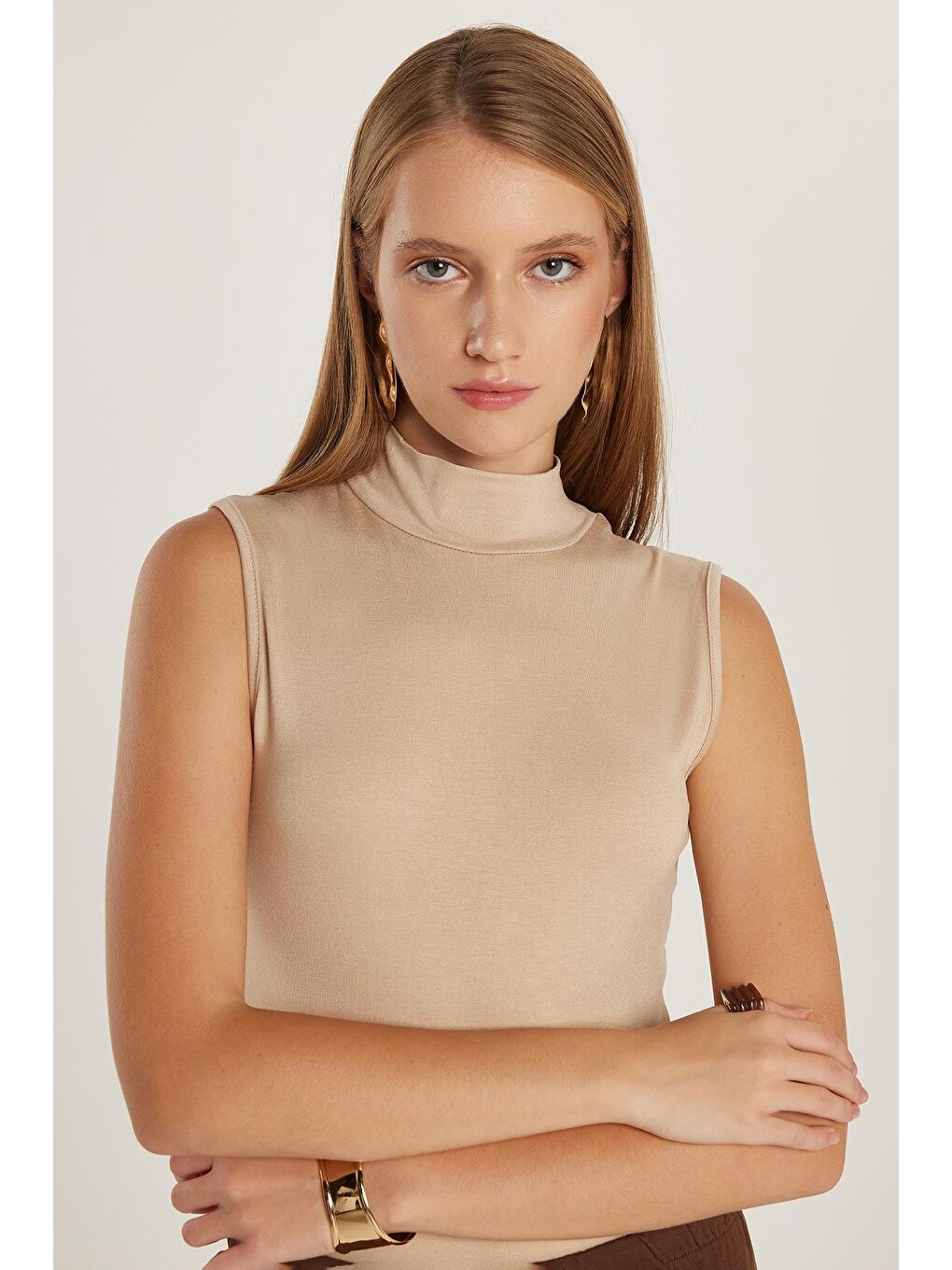 Karışık Kadın 4'Lü Paket Siyah-Haki-Bej-Beyaz Regular Fit Viskon Kumaş Balıkçı Yaka Sıfır Kol Bluz-3