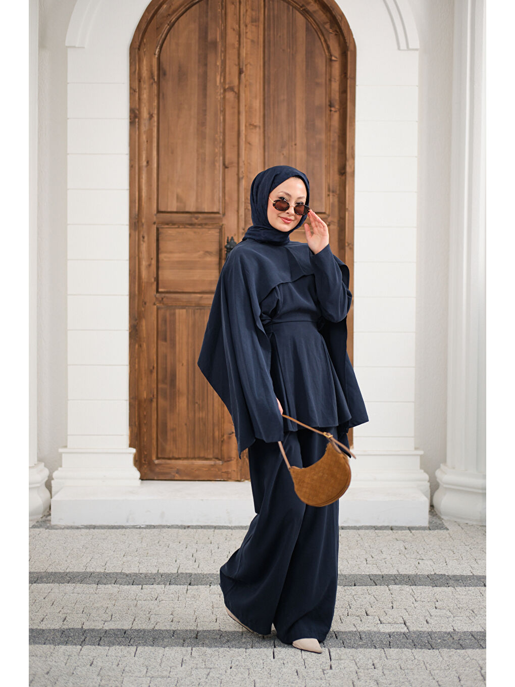 Kadın Beli Pileli Çıkarılabilir Pelerinli Takım Lacivert