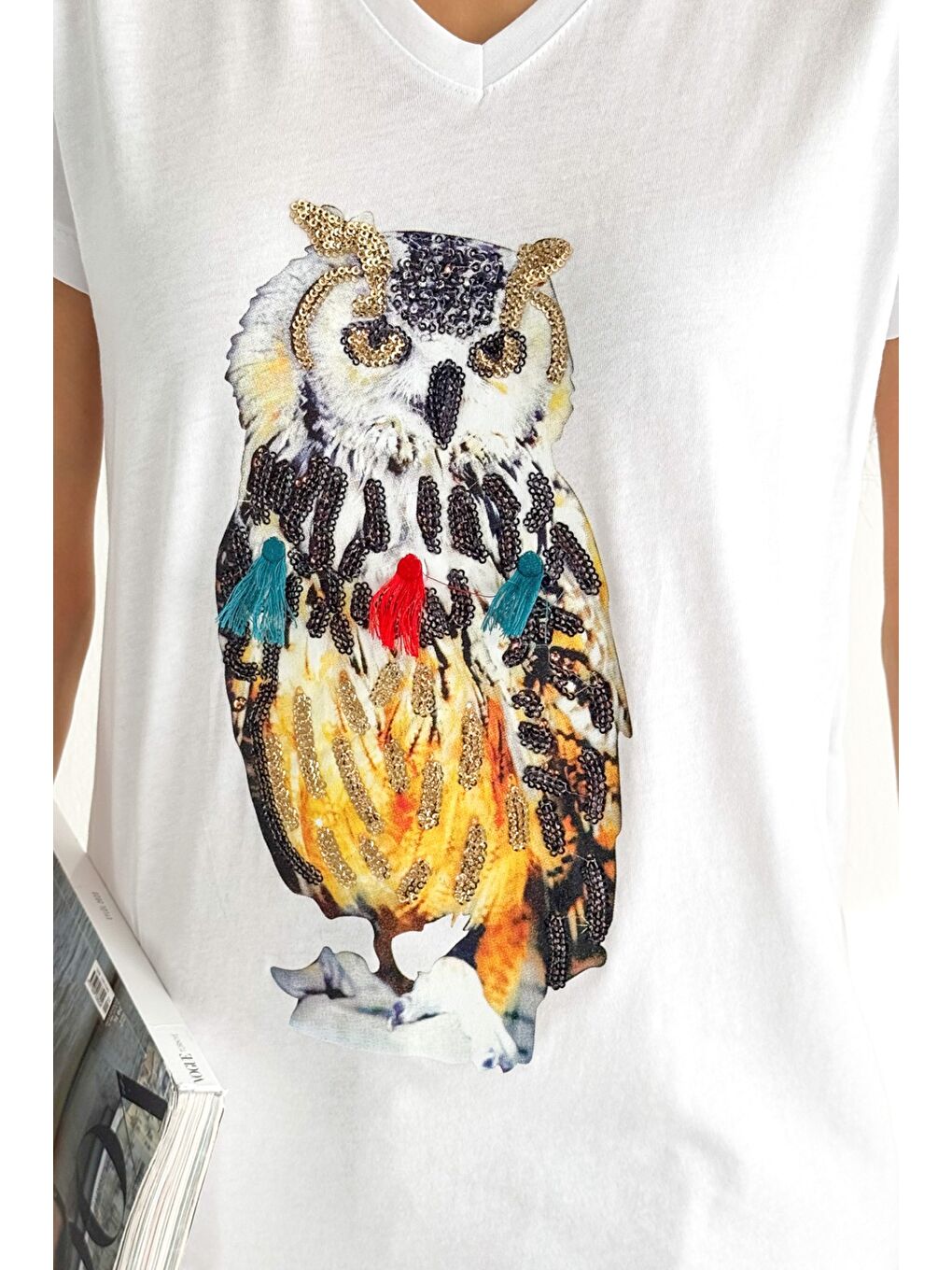 Beyaz V Yaka Kısa Kol Pul Payet Aplikeli Örme Regular Fit T-Shirt-1