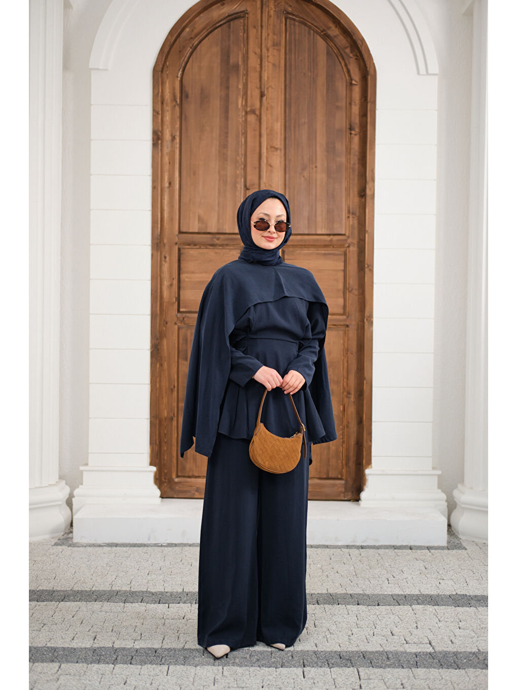 Kadın Beli Pileli Çıkarılabilir Pelerinli Takım Lacivert-1