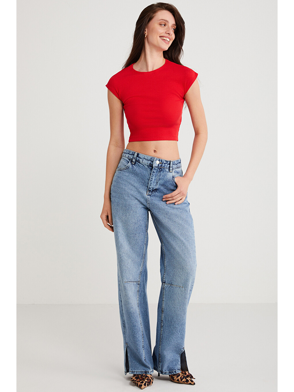 Ayra Kadın Fitilli Görünümlü Slim Fit Vücuda Oturan Bisiklet Yaka Kısa Kollu Crop Kırmızı Büstiyer-1