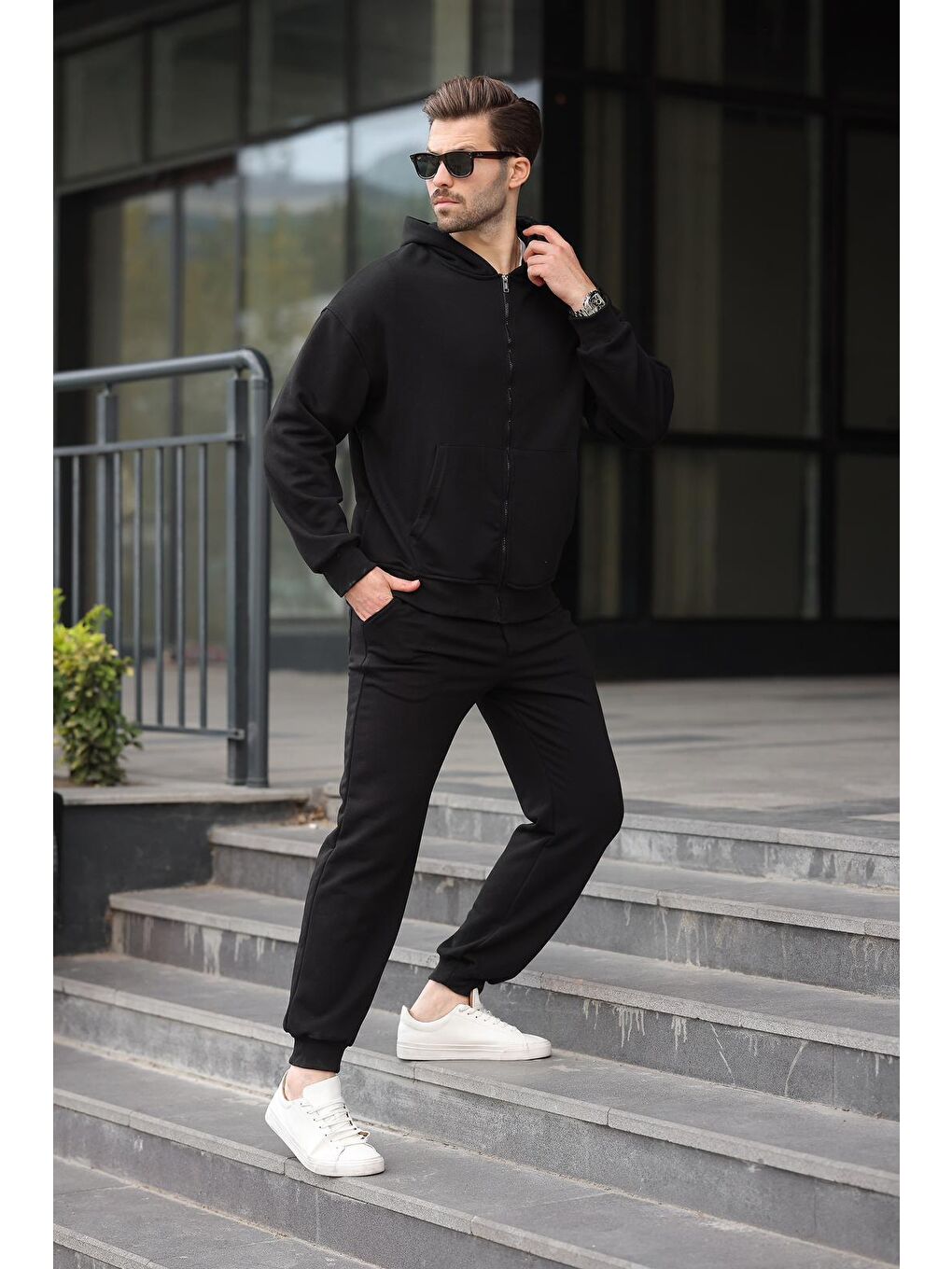 Siyah Kap&#252;şonlu Fermuarlı Basic Erkek Eşofman Takımı E7331-2