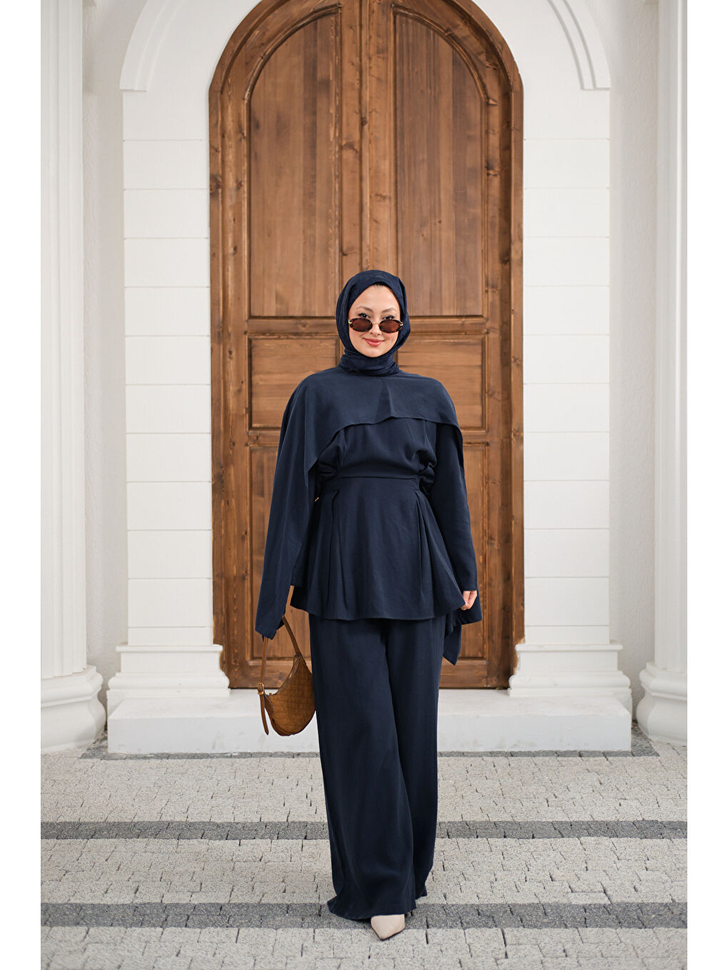 Kadın Beli Pileli Çıkarılabilir Pelerinli Takım Lacivert-3