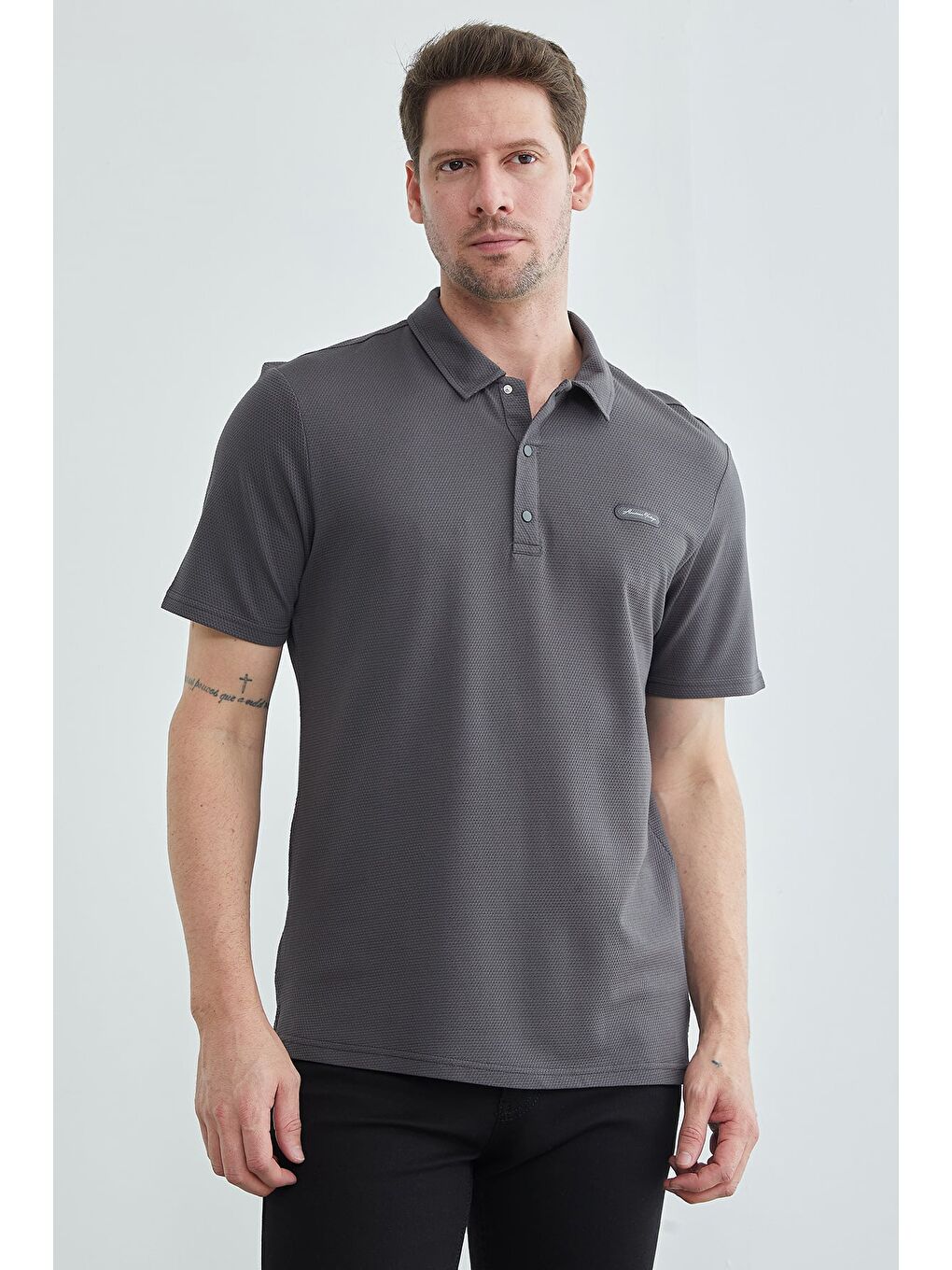 Gri Petek Kumaş Çıtçıtlı Polo Yaka Tişört-1