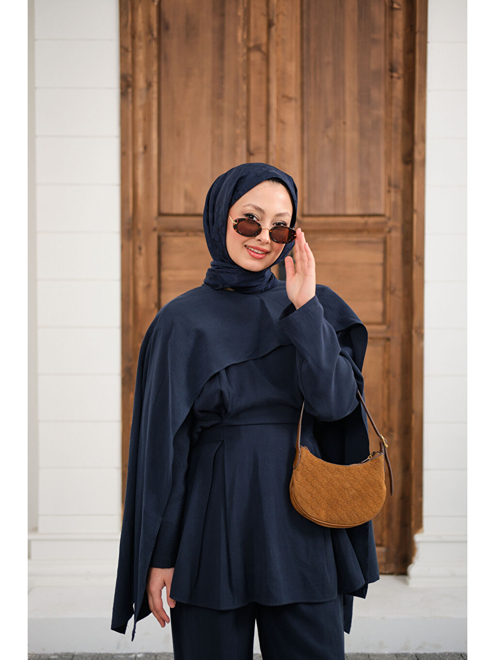 Kadın Beli Pileli Çıkarılabilir Pelerinli Takım Lacivert-4