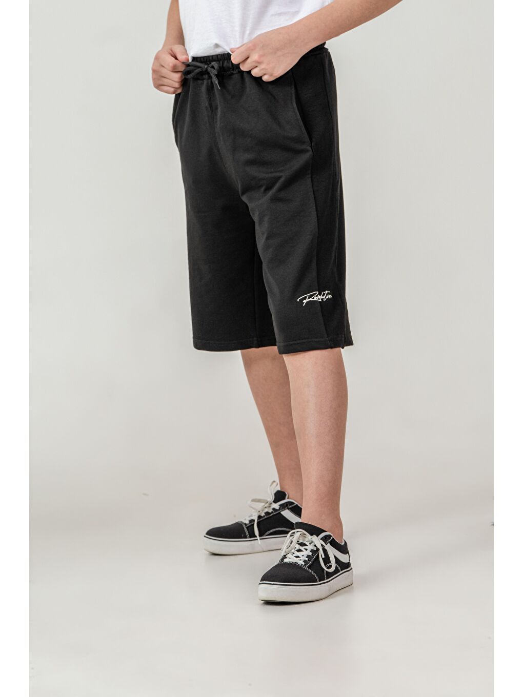 Siyah Sol Bacak Nakışlı Erkek Çocuk Şort-2