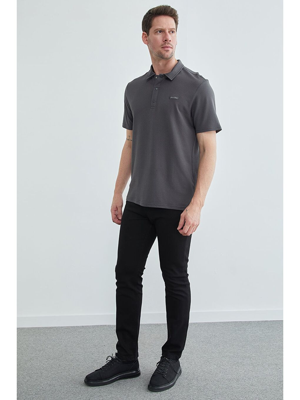 Gri Petek Kumaş Çıtçıtlı Polo Yaka Tişört-3