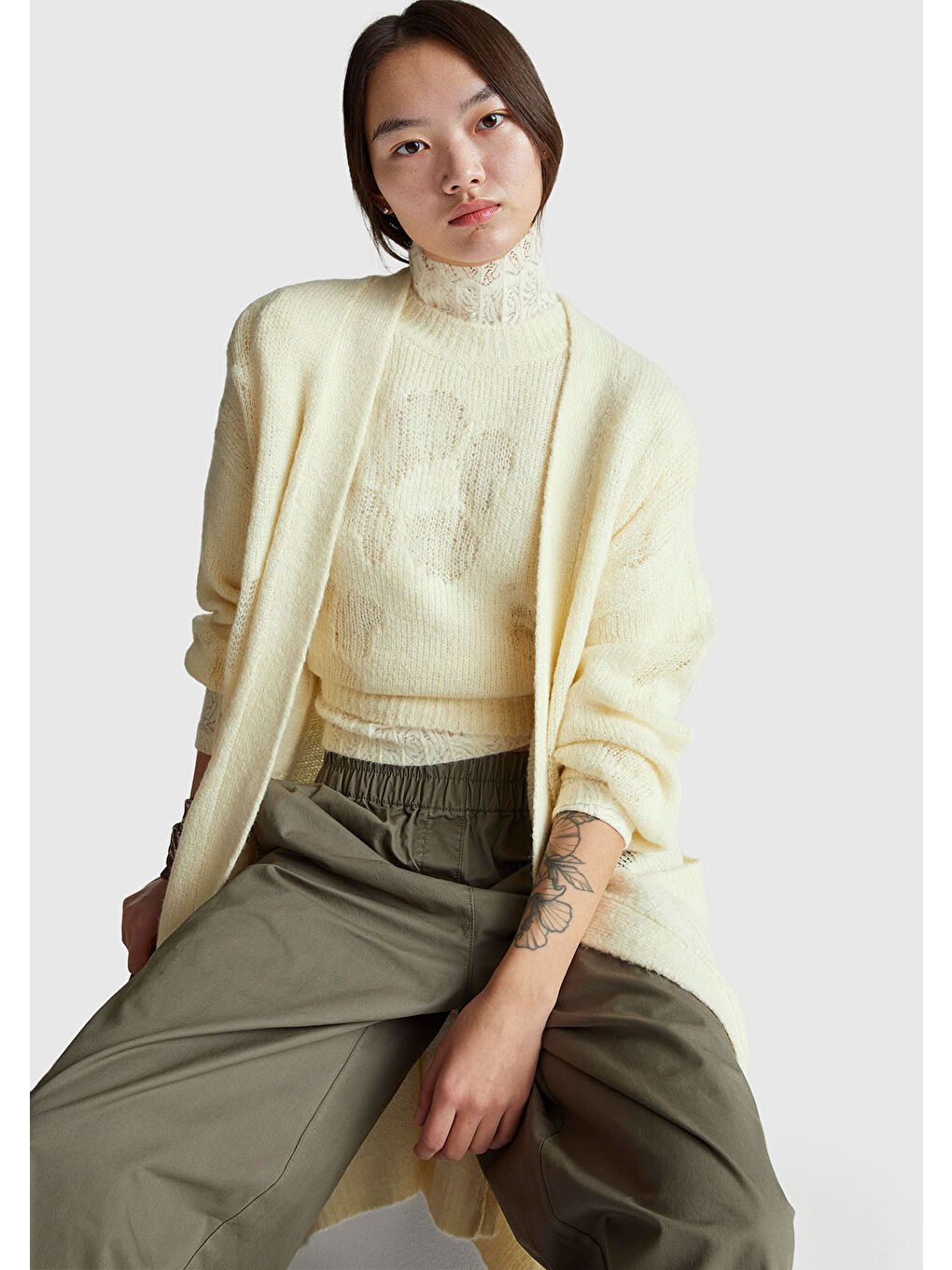 Ekru Kadın Krem Desenli Dik Yaka Bluz-4