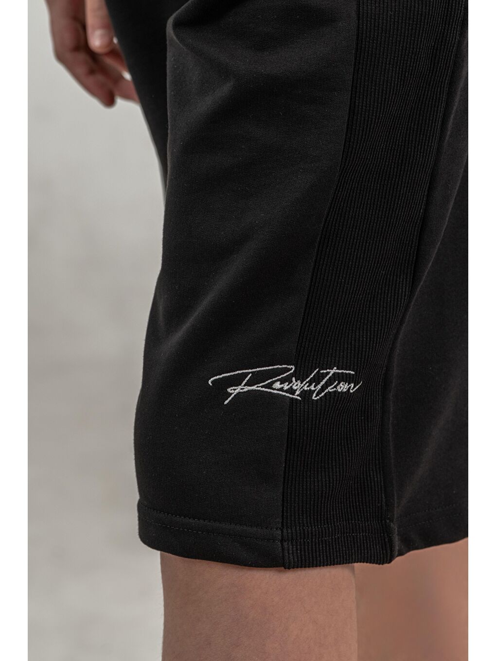 Siyah Sol Bacak Nakışlı Erkek Çocuk Şort-3