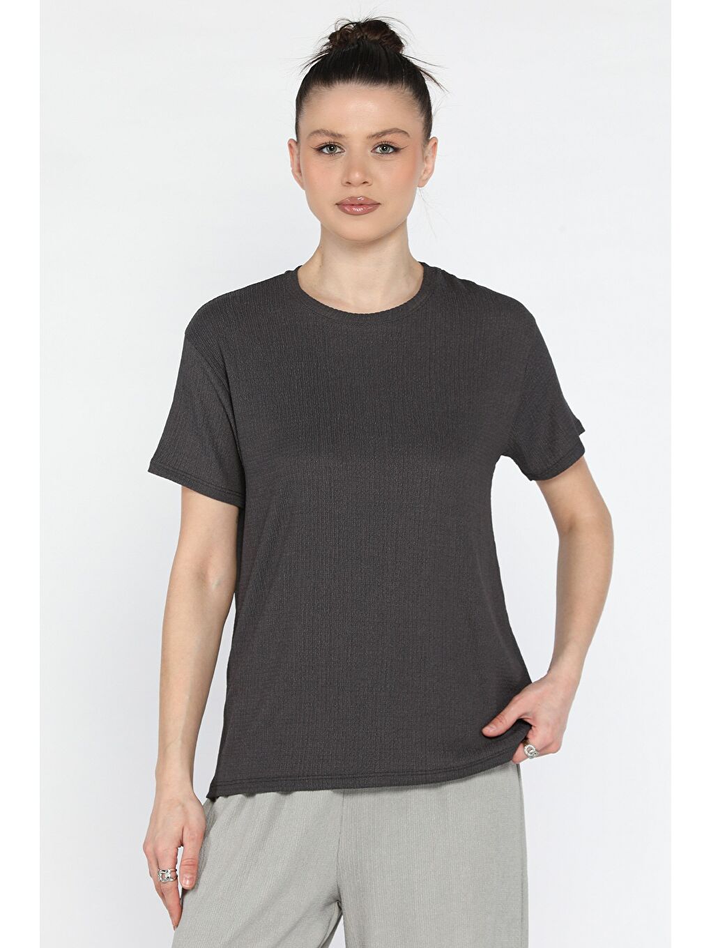 Antrasit Kadın Bisiklet Yaka Basic Tişört