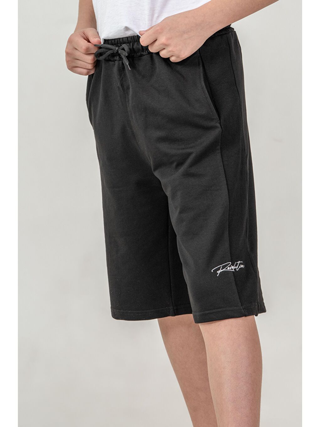 Siyah Sol Bacak Nakışlı Erkek Çocuk Şort-4