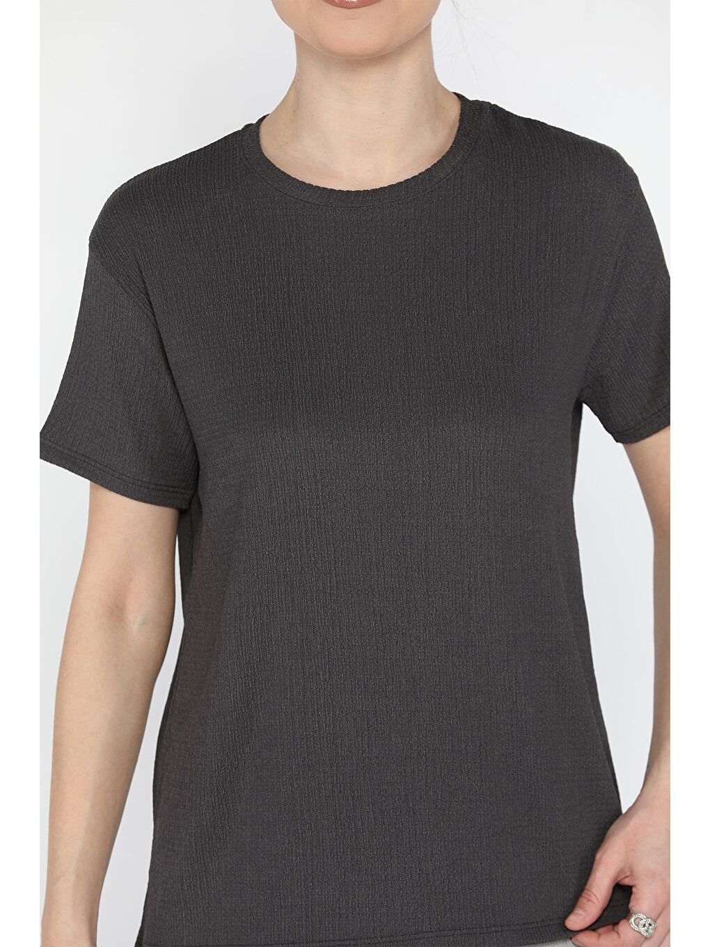 Antrasit Kadın Bisiklet Yaka Basic Tişört-3