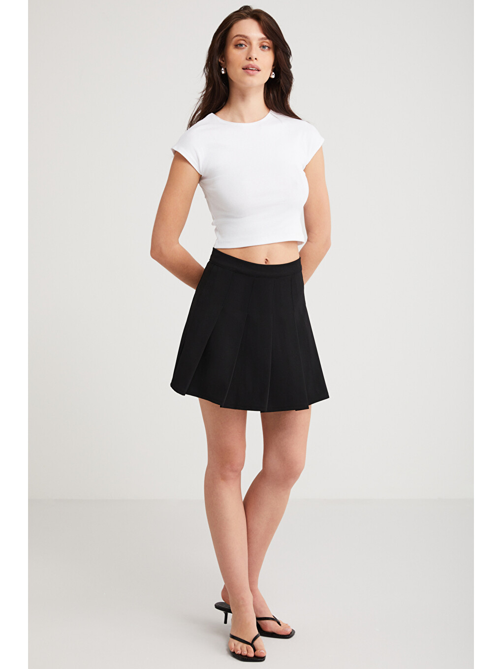 Ayra Kadın Fitilli Görünümlü Slim Fit Vücuda Oturan Bisiklet Yaka Kısa Kollu Crop Beyaz Büstiyer-1