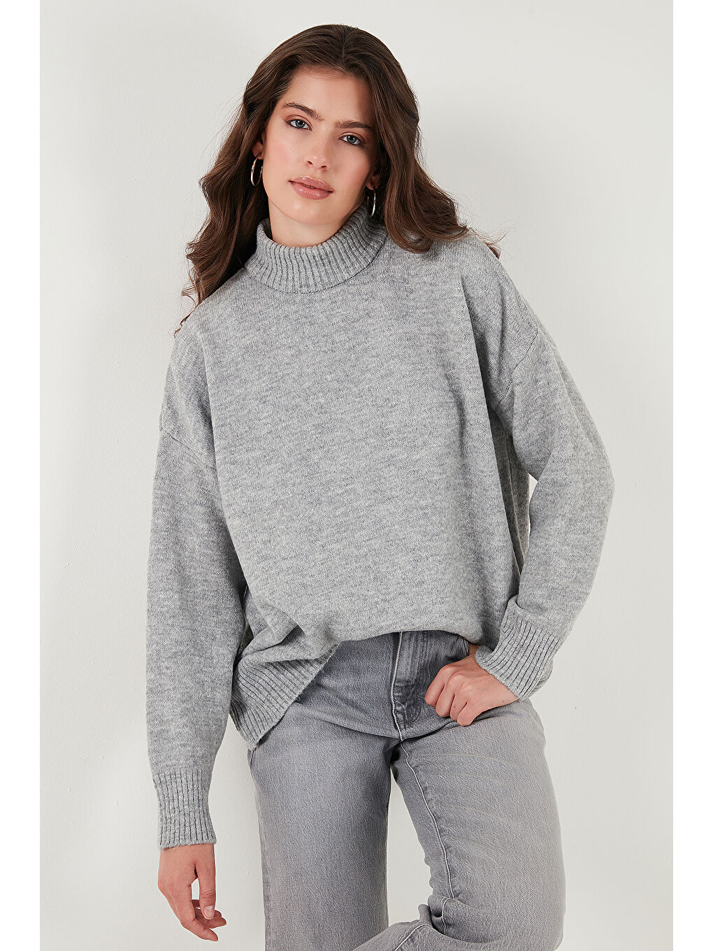 Gri Premium Oversize Fit Balıkçı Yaka Yumuşak Dokulu Triko Kazak 680KZ00469-5