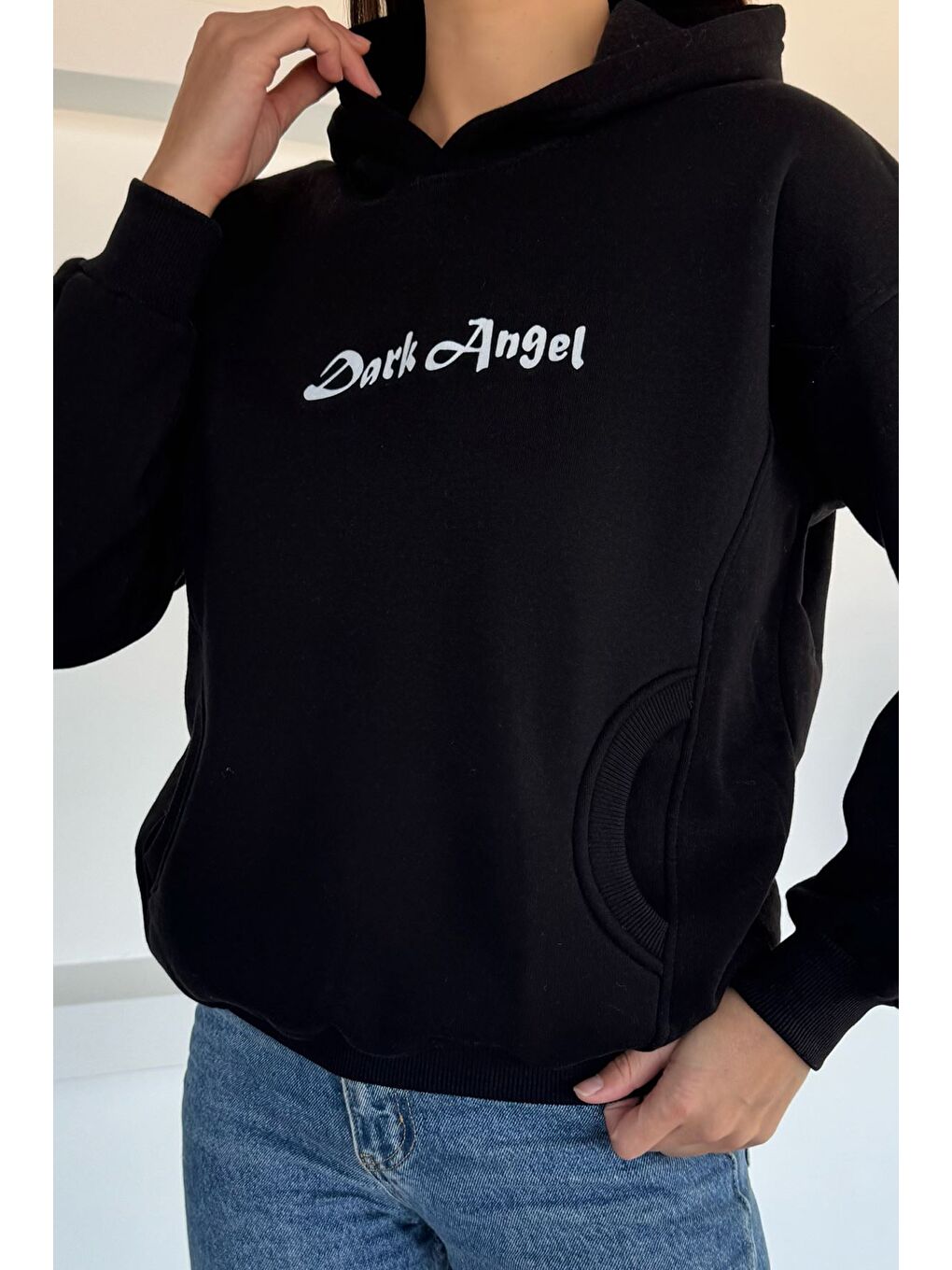Siyah Kadın Kapüşonlu Kanguru Cepli Baskılı Üç İplik Şardonlu Sweatshirt-1