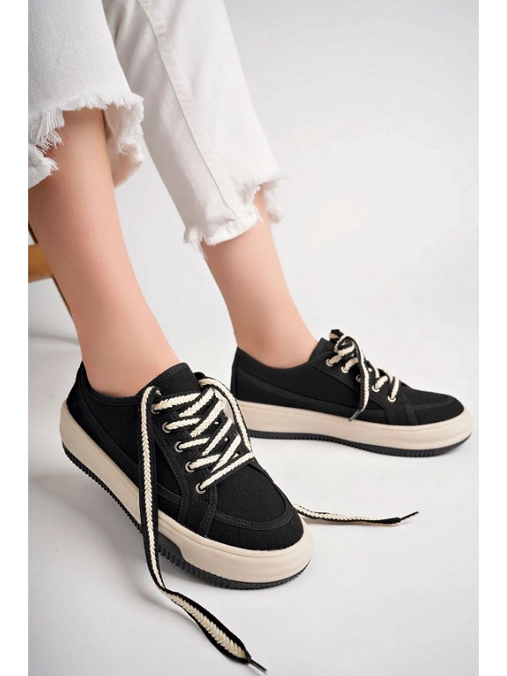 Siyah Kadın Keten Spor Ayakkabı