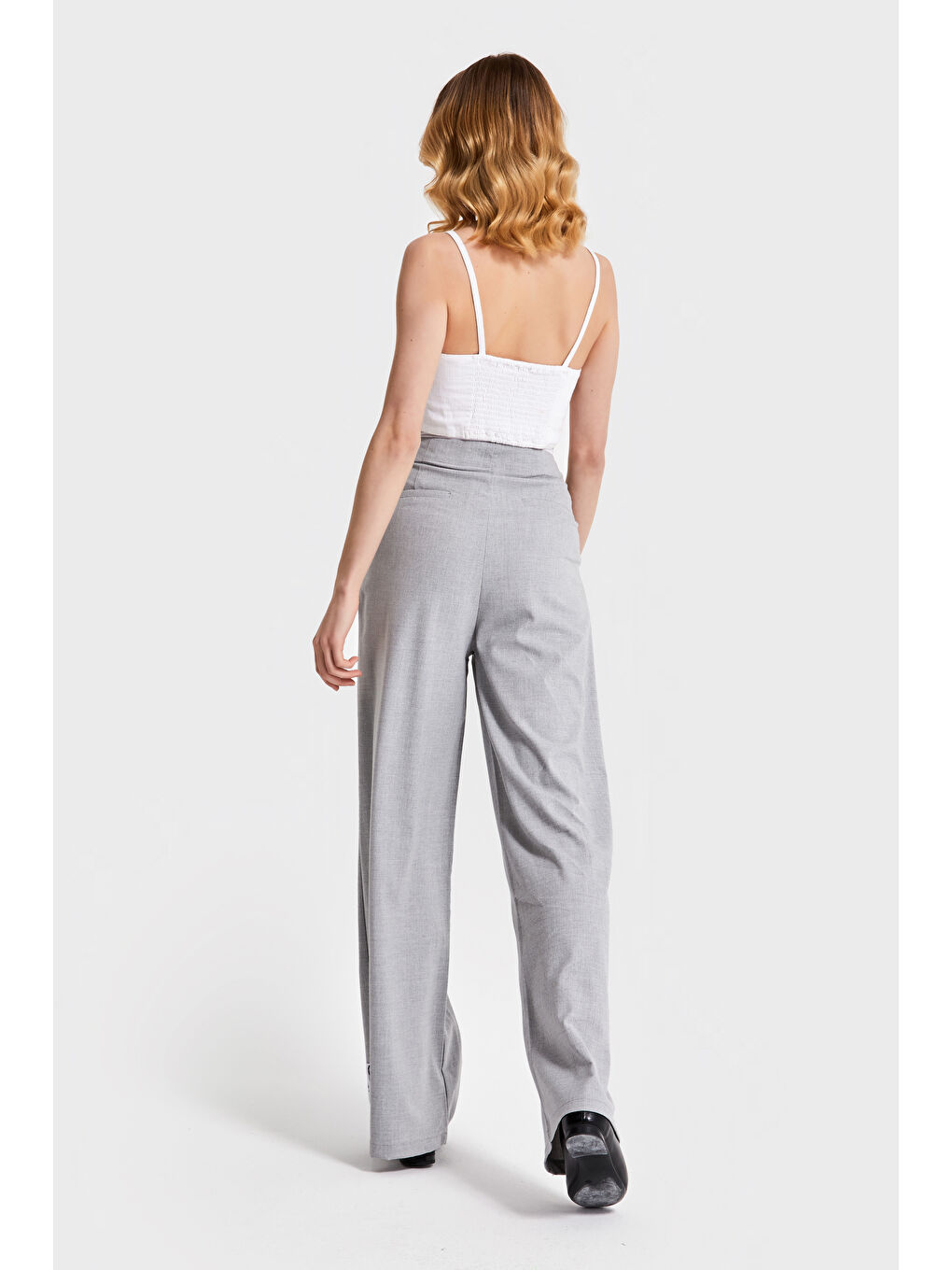 Kadın Gri Renk Palazzo Fit Rahat Kesim Tasarım Kumaş Pantolon-3