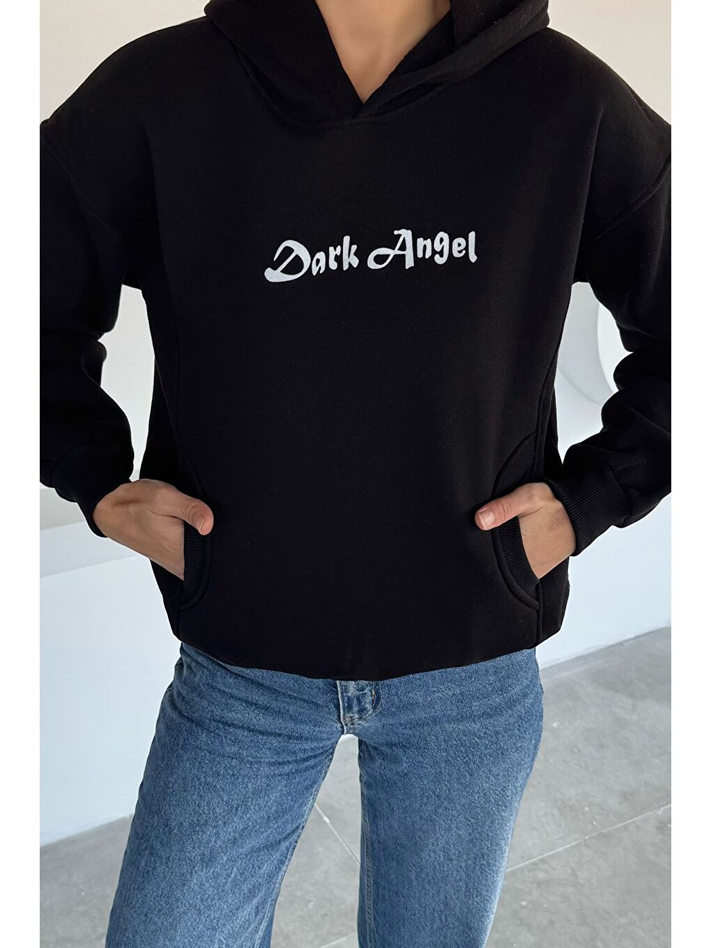 Siyah Kadın Kapüşonlu Kanguru Cepli Baskılı Üç İplik Şardonlu Sweatshirt-2