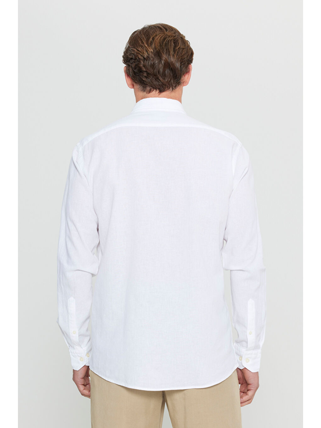 Erkek Beyaz Pamuklu Keten Comfort Fit Rahat Kesim Düğmeli Yaka Armürlü Gömlek-4