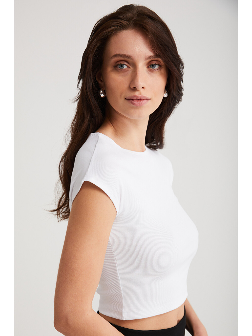 Ayra Kadın Fitilli Görünümlü Slim Fit Vücuda Oturan Bisiklet Yaka Kısa Kollu Crop Beyaz Büstiyer-2