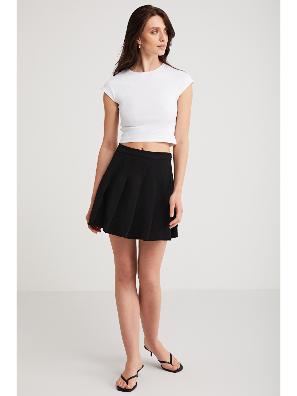 Ayra Kadın Fitilli Görünümlü Slim Fit Vücuda Oturan Bisiklet Yaka Kısa Kollu Crop Beyaz Büstiyer-3