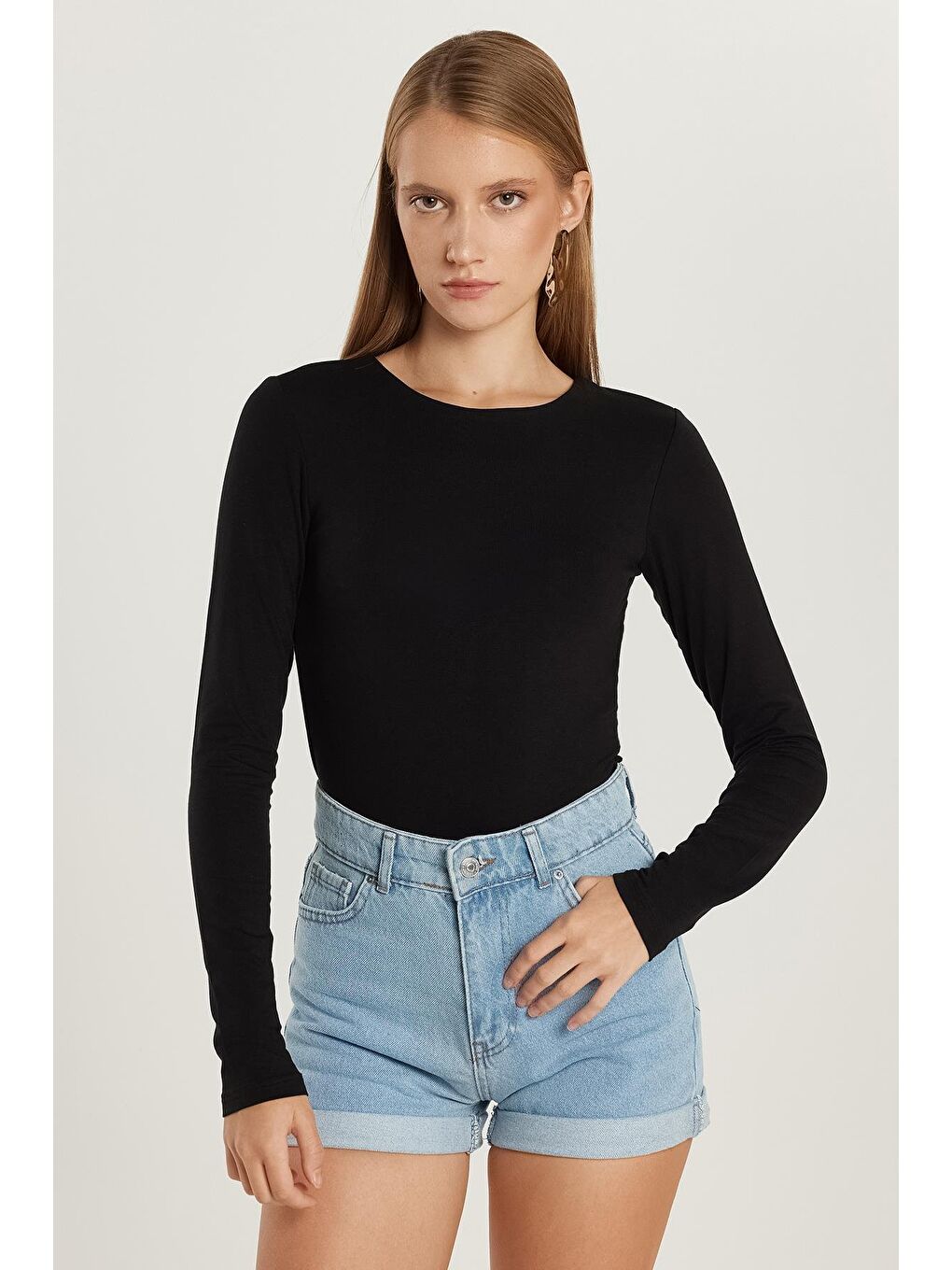 Kadın Slim Fit Dar Kesim Uzun Kollu Bisiklet Yaka Sırt Detaylı Siyah Viskon Bluz