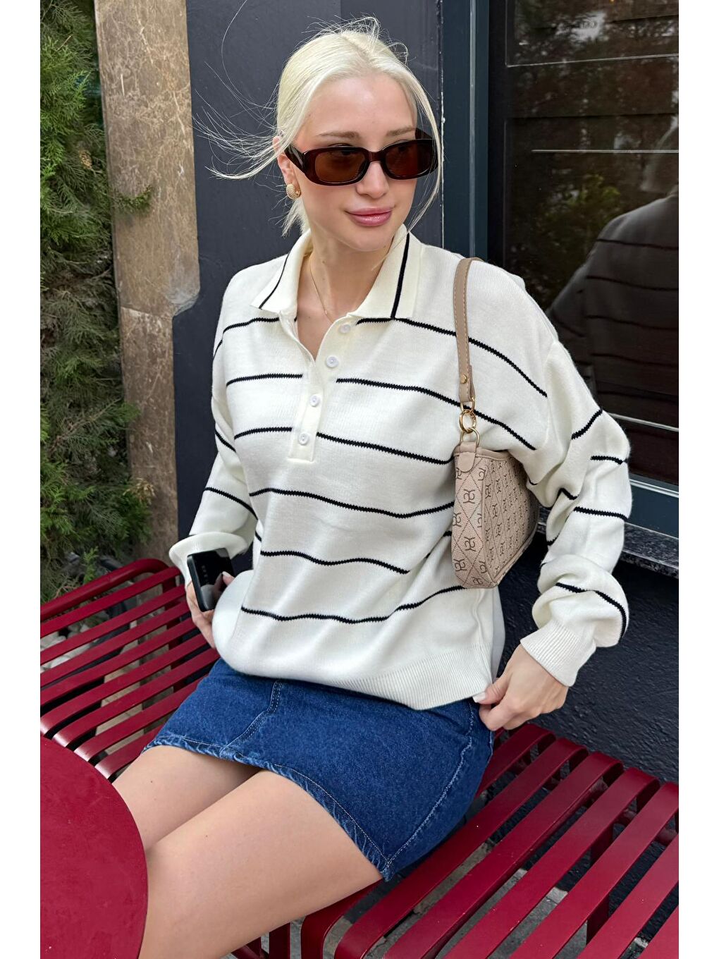 Beyaz Kemik Rengi Çizgili Polo Yaka Kadın Triko Kazak Mg2470