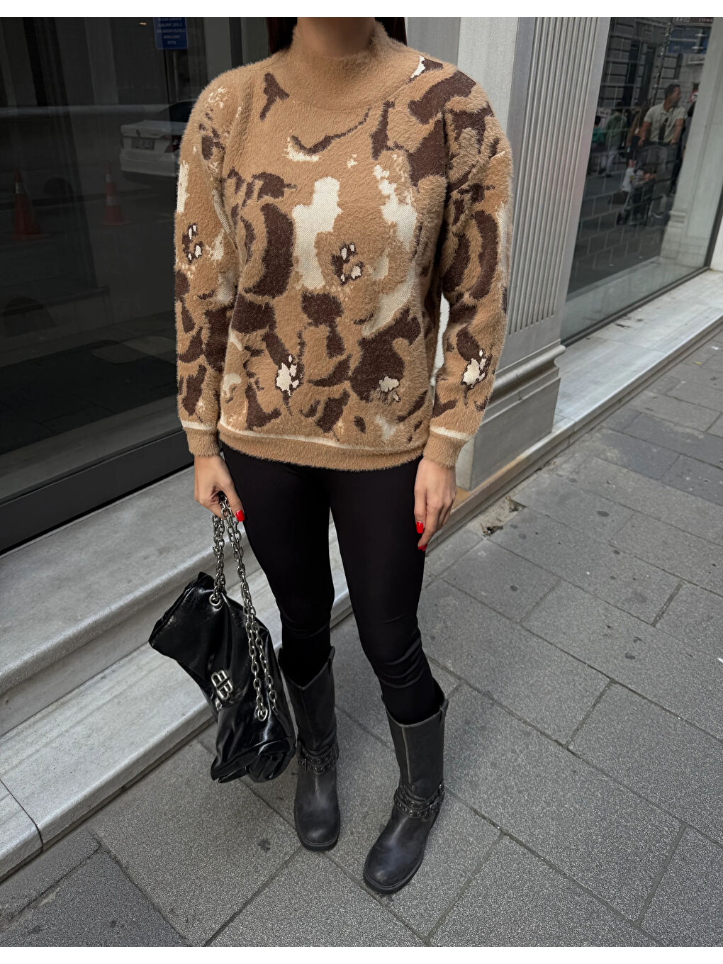 Kahverengi Çiçek Desenli Dokulu Triko Kazak-3