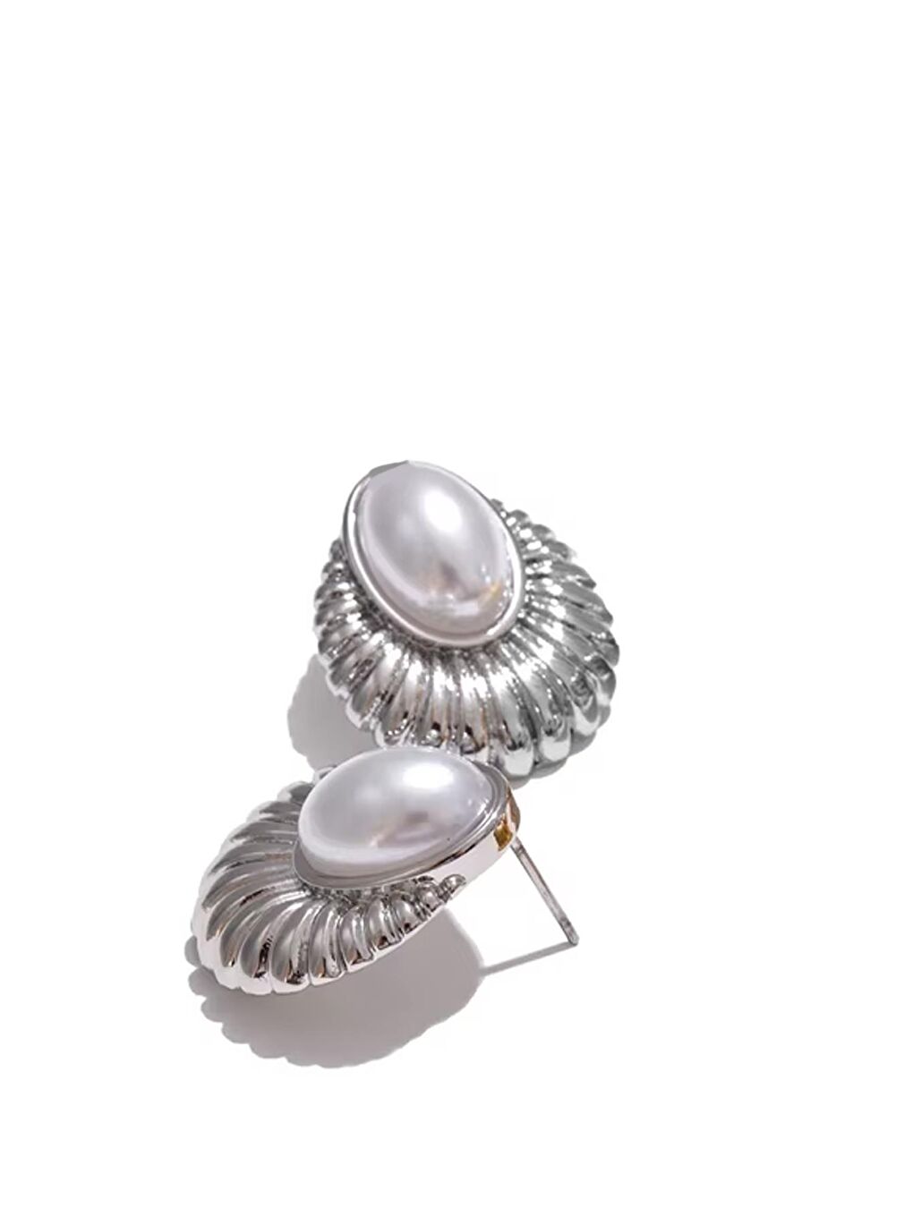 Gri Paslanmaz Çelik Sedef Detaylı Çivi Küpe