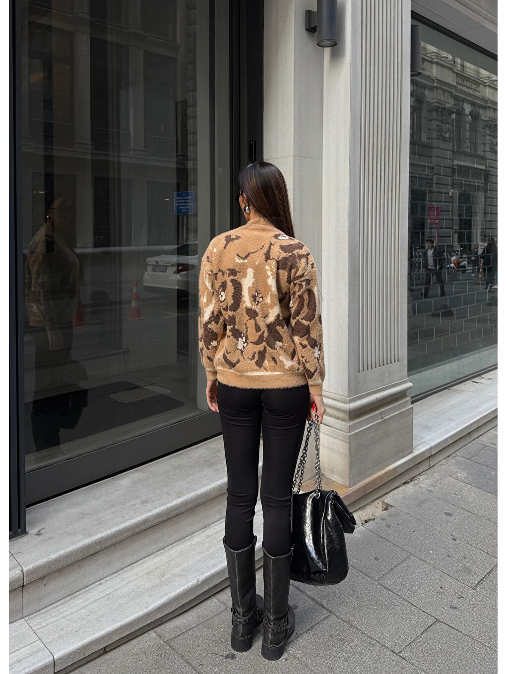 Kahverengi Çiçek Desenli Dokulu Triko Kazak-4