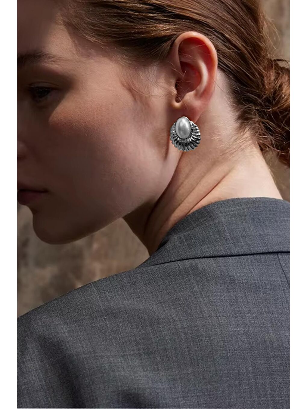 Gri Paslanmaz Çelik Sedef Detaylı Çivi Küpe-2