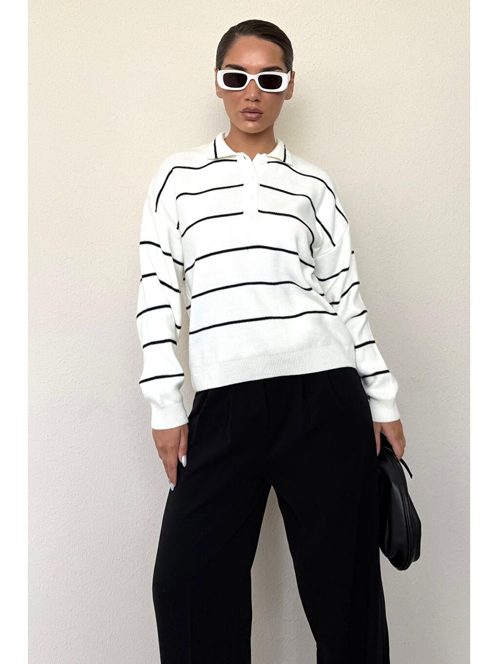 Beyaz Kemik Rengi Çizgili Polo Yaka Kadın Triko Kazak Mg2470-3