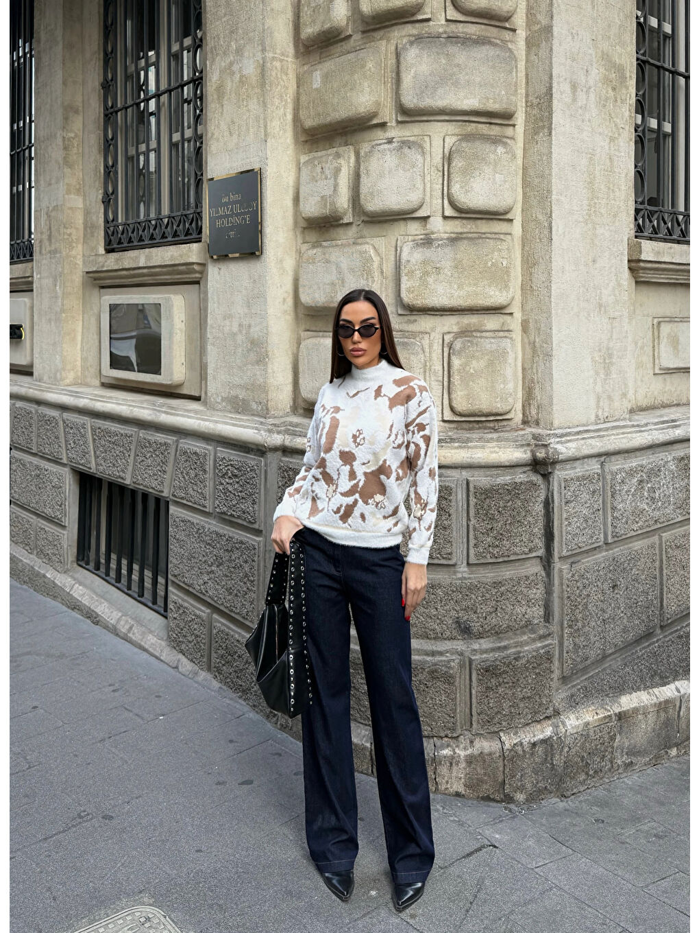 Ekru Çiçek Desenli Dokulu Triko Kazak-1