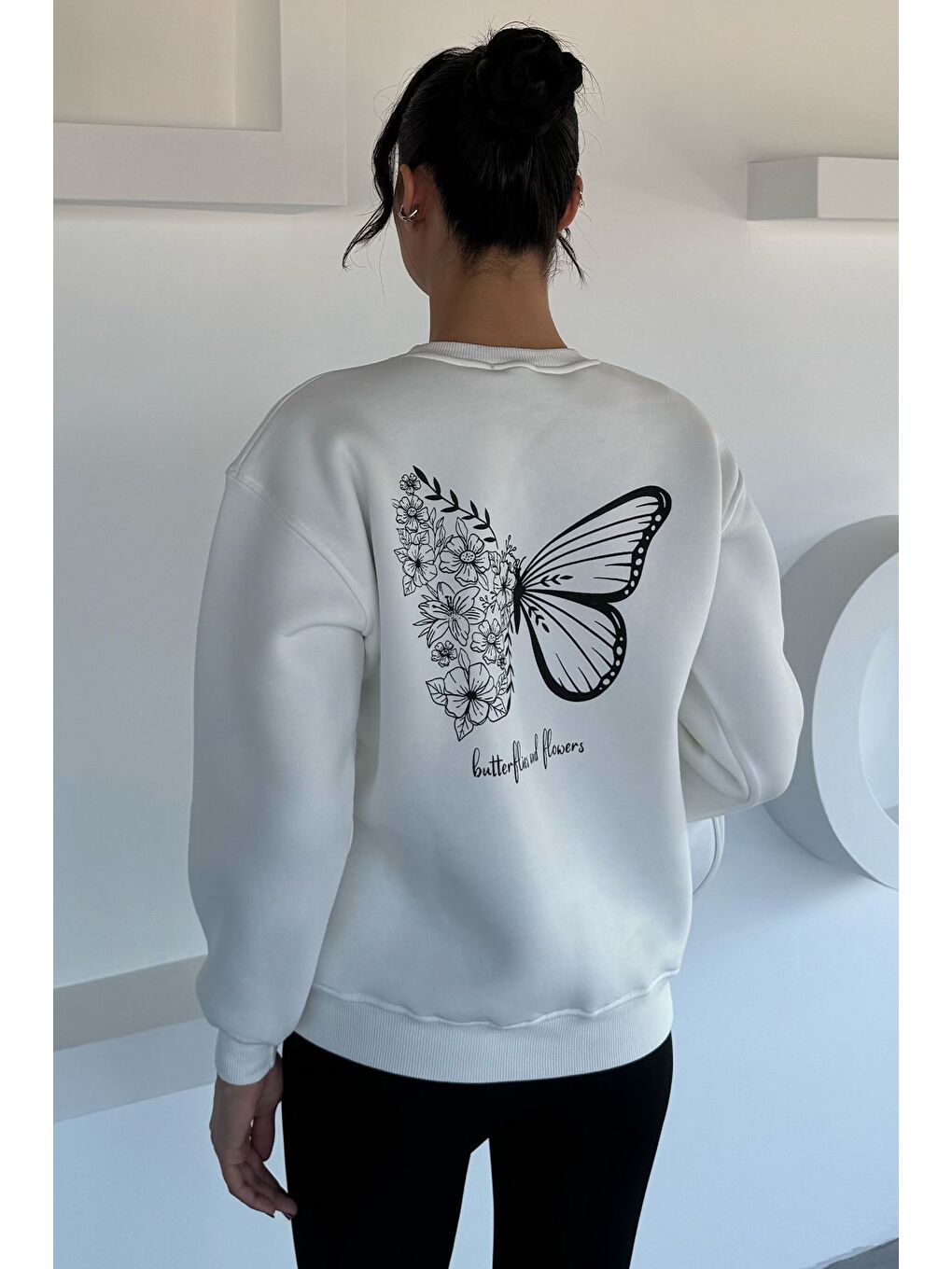 Ekru Kadın Kelebek Baskılı Bisiklet Yaka Üç İplik Şardonlu Sweatshirt-3
