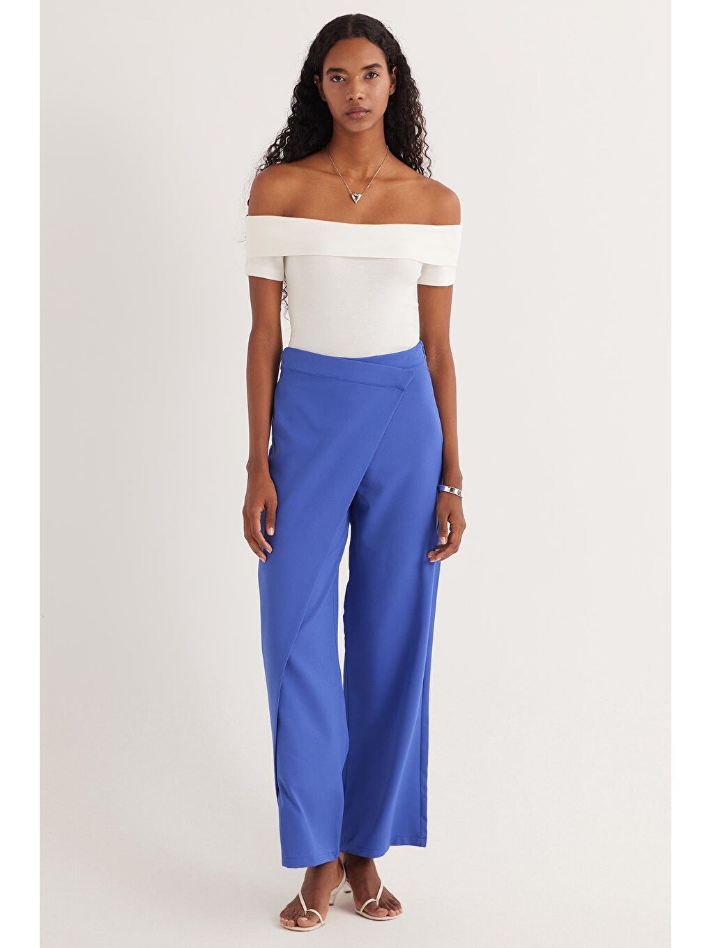 Ekru Kadın Standart Fit Normal Kesim Beyaz Straplez Bluz-4