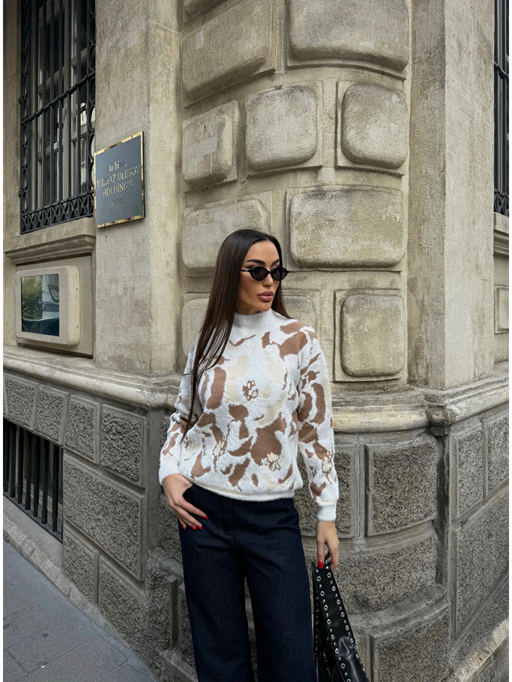 Ekru Çiçek Desenli Dokulu Triko Kazak-2