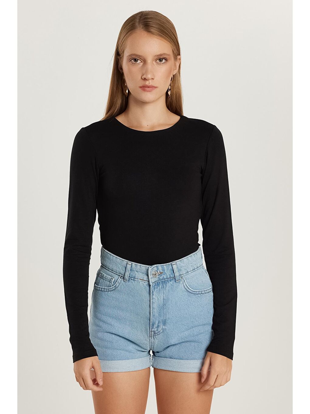 Kadın Slim Fit Dar Kesim Uzun Kollu Bisiklet Yaka Sırt Detaylı Siyah Viskon Bluz-3