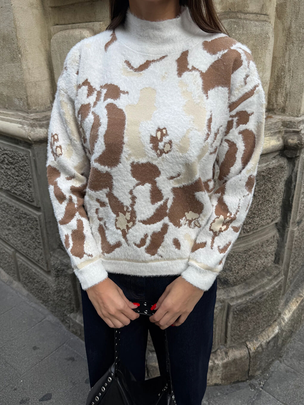 Ekru Çiçek Desenli Dokulu Triko Kazak-3