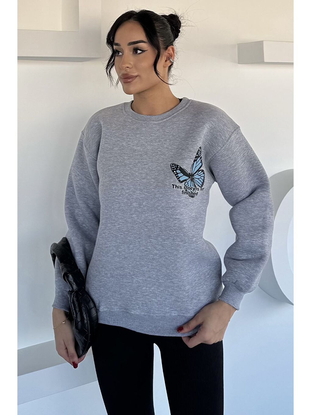 Gri Kadın Ön Ve Sırt Kelebek Baskılı Üç İplik Şardonlu Bisiklet Yaka Sweatshirt-1