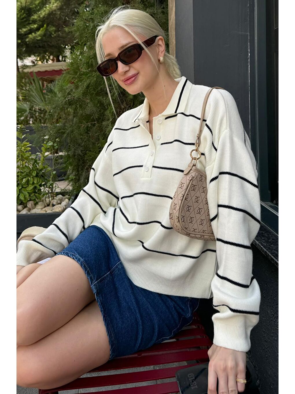 Beyaz Kemik Rengi Çizgili Polo Yaka Kadın Triko Kazak Mg2470-7