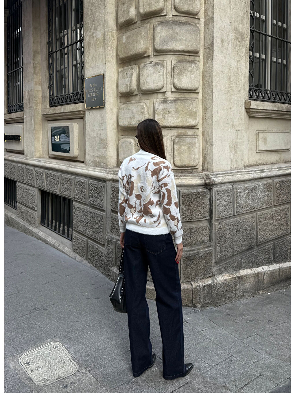 Ekru Çiçek Desenli Dokulu Triko Kazak-4