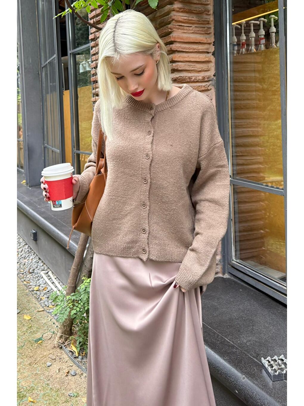 Bej Vizon Rahat Kalıp Düğmeli Triko Kadın Hırka Mg2552