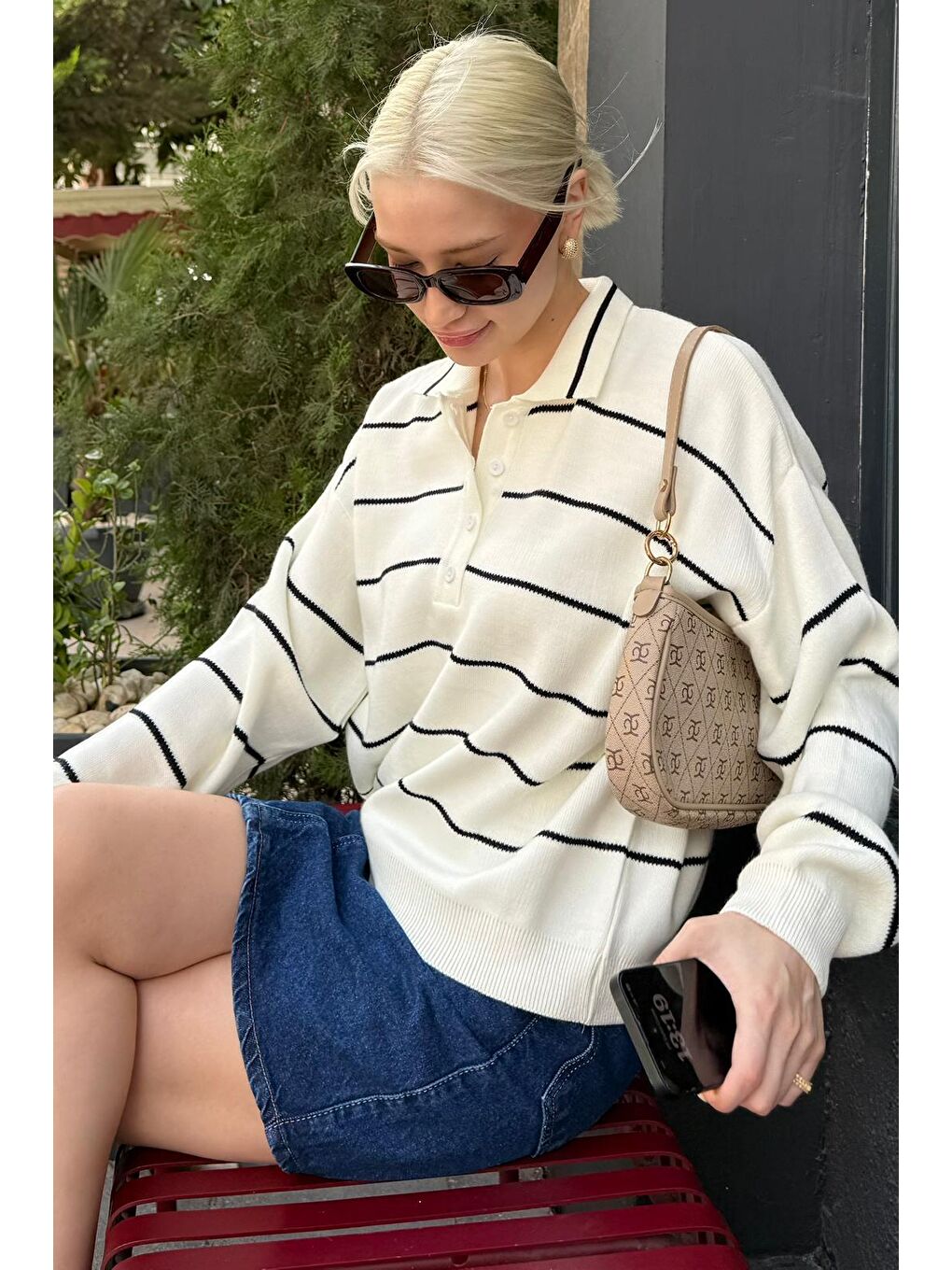 Beyaz Kemik Rengi Çizgili Polo Yaka Kadın Triko Kazak Mg2470-8