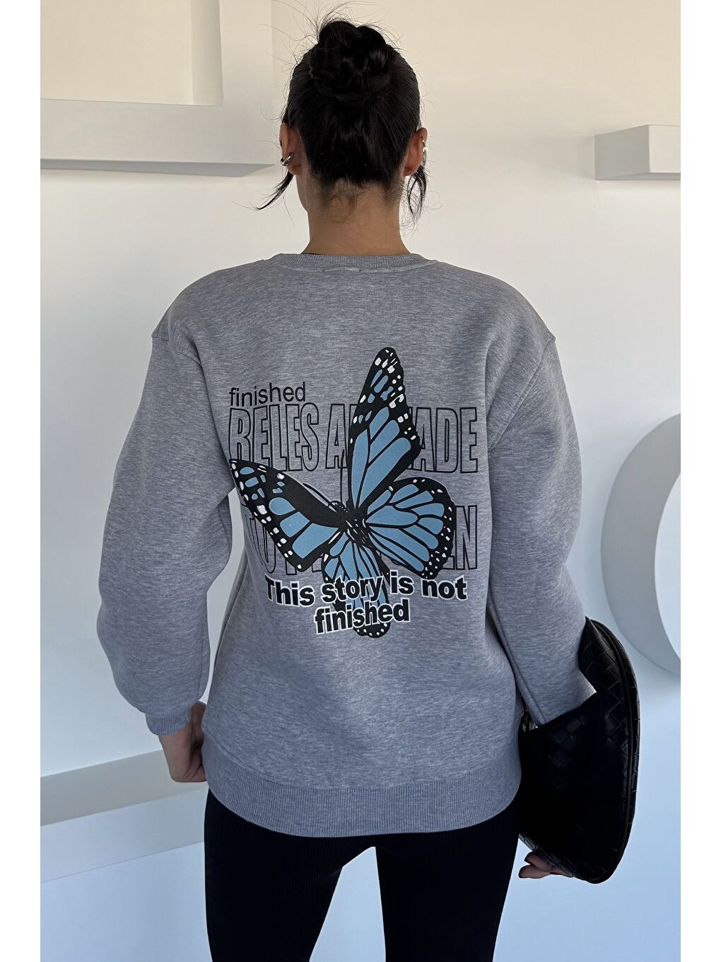 Gri Kadın Ön Ve Sırt Kelebek Baskılı Üç İplik Şardonlu Bisiklet Yaka Sweatshirt-3