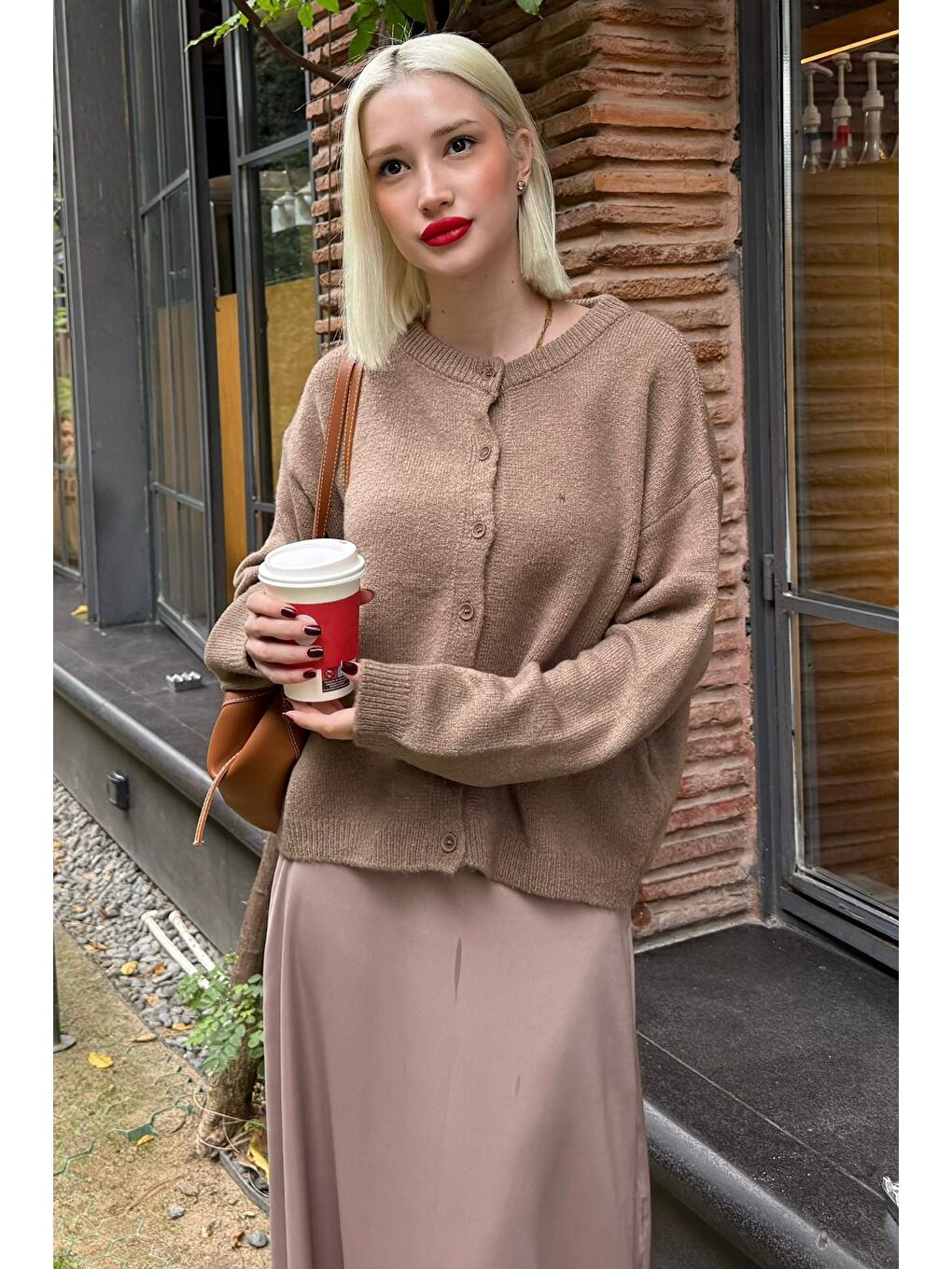 Bej Vizon Rahat Kalıp Düğmeli Triko Kadın Hırka Mg2552-2