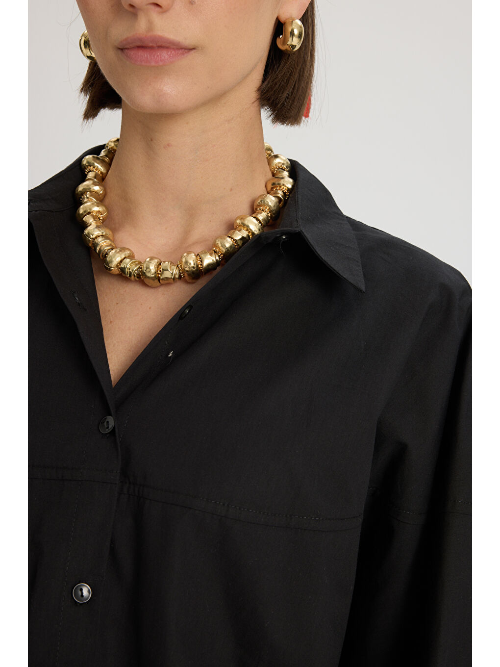 Numen Yırtmaç Detay Siyah Kısa Gömlek-6