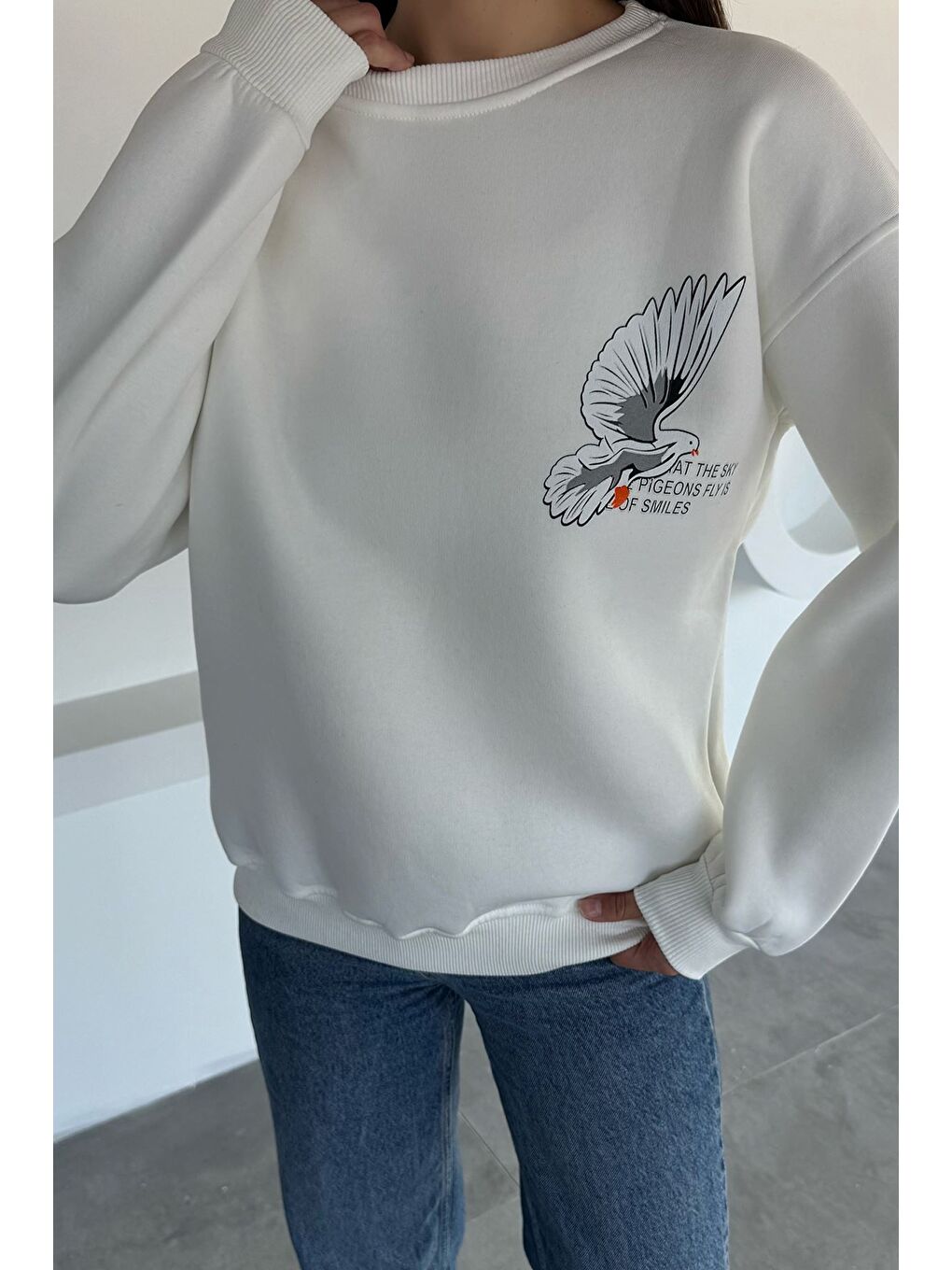 Beyaz Kadın Ön Ve Sırt Baskılı Bisiklet Yaka Üç İplik Şardonlu Sweatshirt-2
